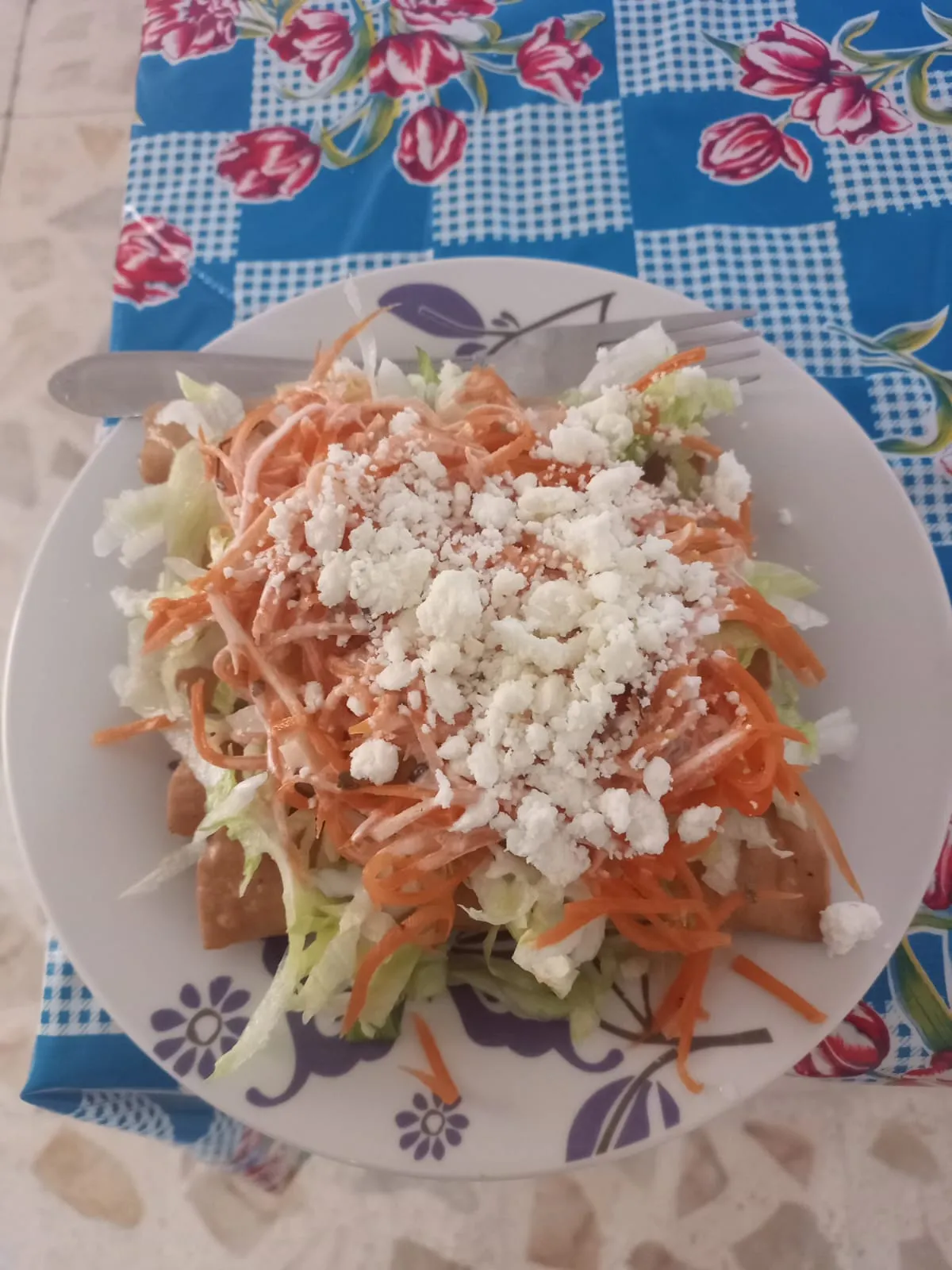 Flautas de pollo crujientes - Antojitos mexicanos en Morelia