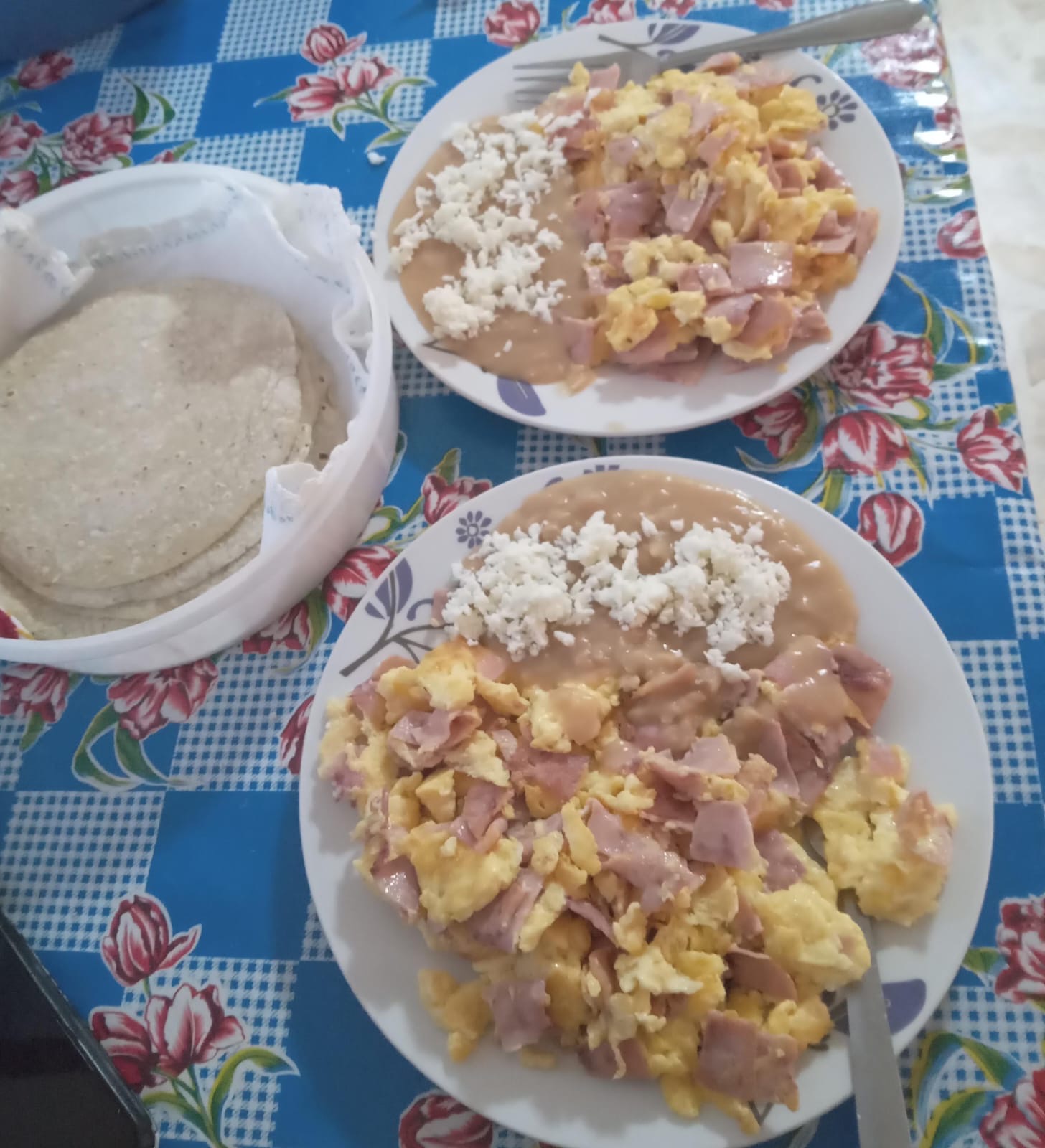 Huevos con jamón y frijoles - Desayunos caseros Delicias Irene Morelia