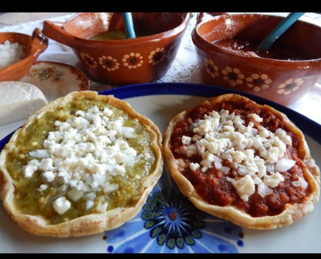 Sopes caseros verdes y rojos - Antojitos mexicanos Delicias Irene